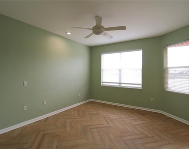 5635 Spanish Point Court - Photo Thumbnail 7