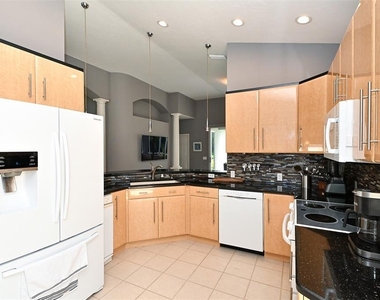 7131 Kensington Court - Photo Thumbnail 15
