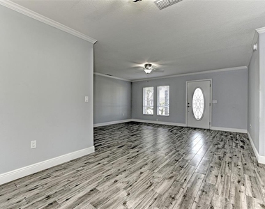 1106 Southern Pine Lane - Photo Thumbnail 14