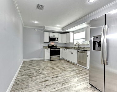 1106 Southern Pine Lane - Photo Thumbnail 9
