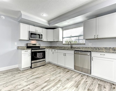 1106 Southern Pine Lane - Photo Thumbnail 10