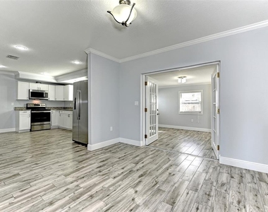 1106 Southern Pine Lane - Photo Thumbnail 8