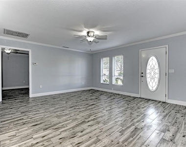1106 Southern Pine Lane - Photo Thumbnail 6