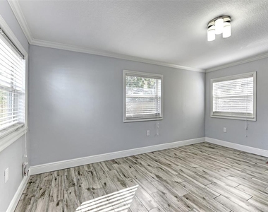 1106 Southern Pine Lane - Photo Thumbnail 12