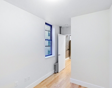 Stanton Street - Photo Thumbnail 10