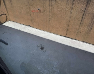 45-11 Broadway - Photo Thumbnail 4