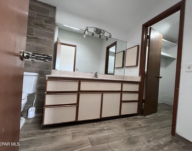 5862 Oleaster Drive - Photo Thumbnail 15