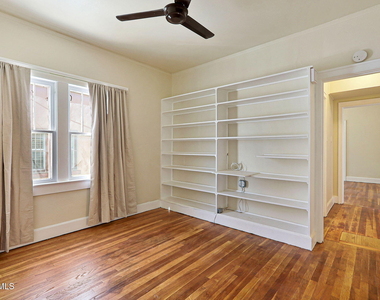 821 Kern Drive - Photo Thumbnail 8