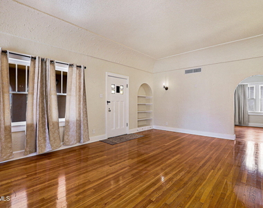 821 Kern Drive - Photo Thumbnail 6