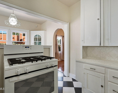 821 Kern Drive - Photo Thumbnail 31
