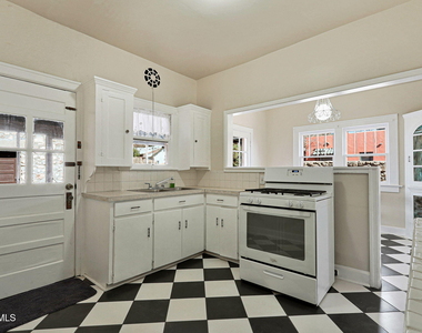 821 Kern Drive - Photo Thumbnail 29