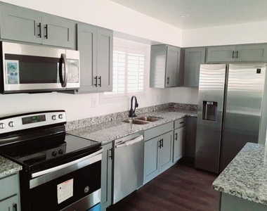 4213 Hampshire Lane - Photo Thumbnail 2