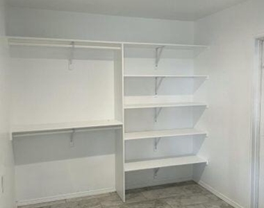 4213 Hampshire Lane - Photo Thumbnail 4