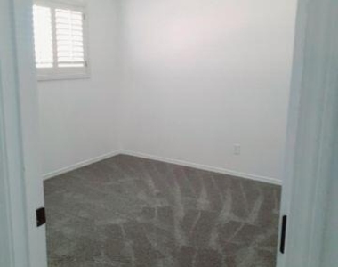 4213 Hampshire Lane - Photo Thumbnail 7