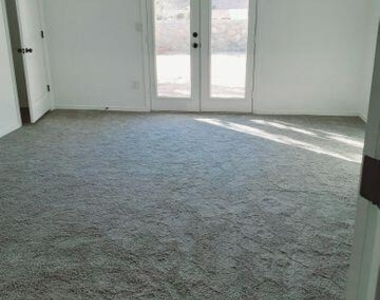 4213 Hampshire Lane - Photo Thumbnail 6