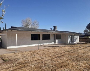 4213 Hampshire Lane - Photo Thumbnail 10