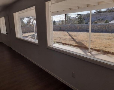4213 Hampshire Lane - Photo Thumbnail 9