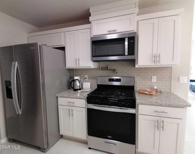 13865 Lorenz Avenue - Photo Thumbnail 4