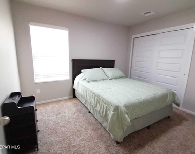 13865 Lorenz Avenue - Photo Thumbnail 10
