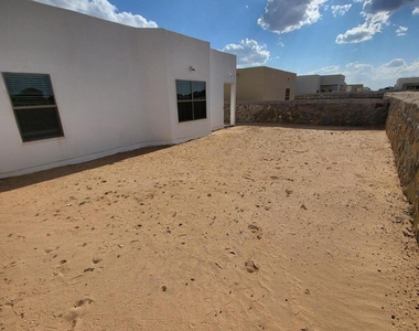 13865 Lorenz Avenue - Photo Thumbnail 17