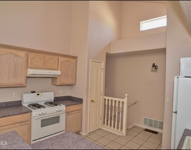 1560 Via Appia Street - Photo Thumbnail 15