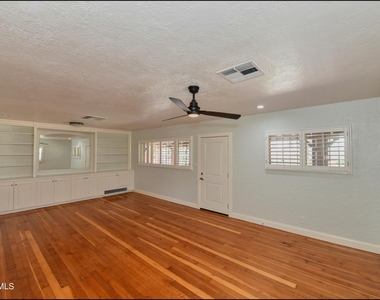 3030 Aurora Avenue - Photo Thumbnail 13
