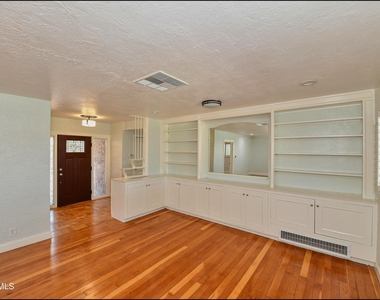 3030 Aurora Avenue - Photo Thumbnail 11