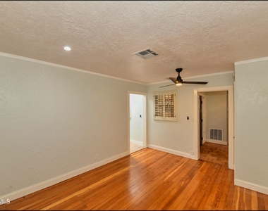 3030 Aurora Avenue - Photo Thumbnail 16