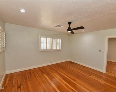 3030 Aurora Avenue - Photo Thumbnail 12