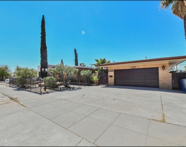 3030 Aurora Avenue - Photo Thumbnail 4