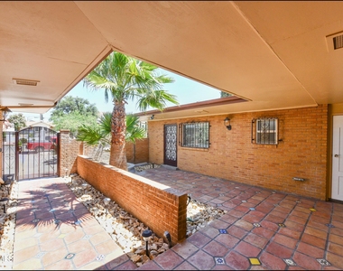 3030 Aurora Avenue - Photo Thumbnail 6