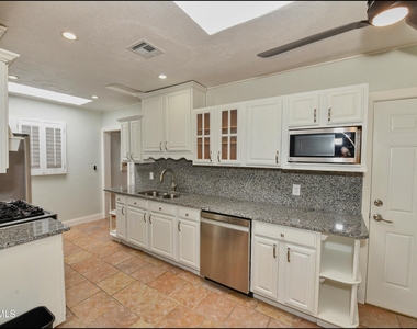 3030 Aurora Avenue - Photo Thumbnail 21