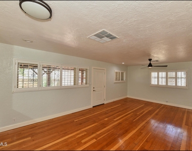 3030 Aurora Avenue - Photo Thumbnail 9