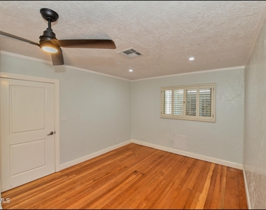 3030 Aurora Avenue - Photo Thumbnail 17