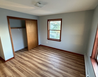 204 Booth Street - Photo Thumbnail 9