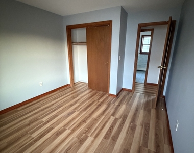 204 Booth Street - Photo Thumbnail 7