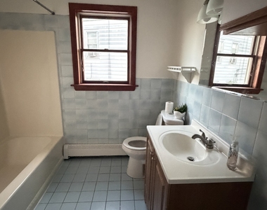 204 Booth Street - Photo Thumbnail 6