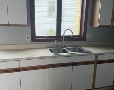 204 Booth Street - Photo Thumbnail 4