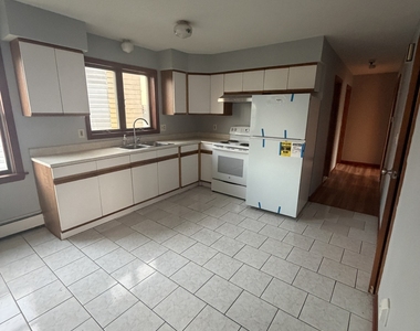 204 Booth Street - Photo Thumbnail 2