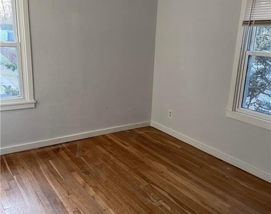 191 Dupont Place - Photo Thumbnail 5