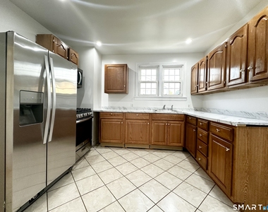 339 Thompson Street - Photo Thumbnail 12