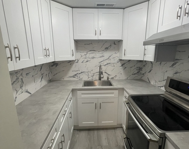 31 Stuart Avenue - Photo Thumbnail 7