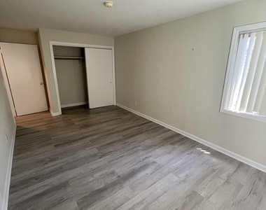 31 Stuart Avenue - Photo Thumbnail 10