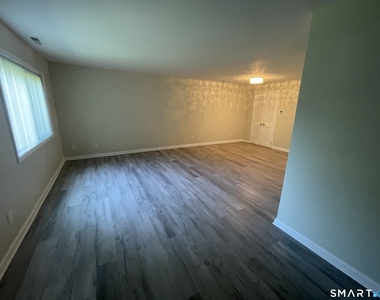 31 Stuart Avenue - Photo Thumbnail 4