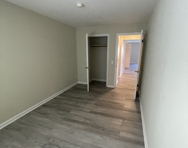 31 Stuart Avenue - Photo Thumbnail 8