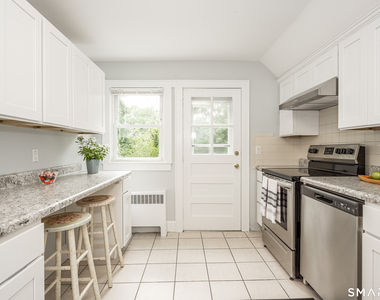 300 Hubbard Avenue - Photo Thumbnail 16