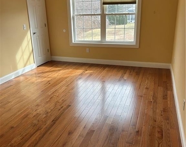 38 Glastonbury Avenue - Photo Thumbnail 6