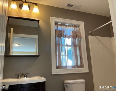 38 Glastonbury Avenue - Photo Thumbnail 7