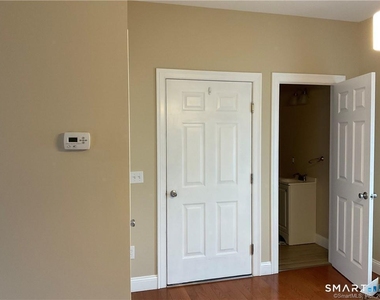 38 Glastonbury Avenue - Photo Thumbnail 3