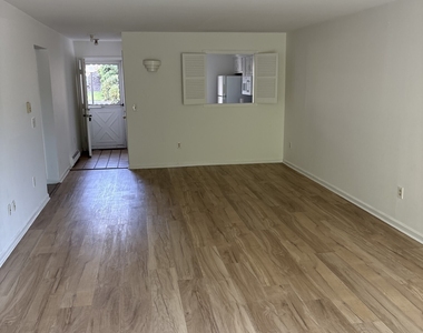55 Mill Plain Road - Photo Thumbnail 7